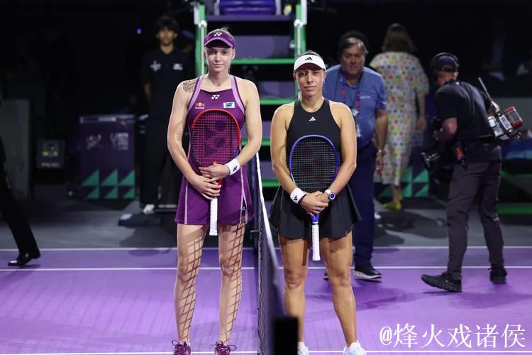 首进年终总决赛争冠战！莱巴金娜2-1逆转佩古拉